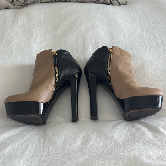 Elegant Black and Tan Platform Heels - Picture 3 of 8